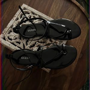 Guess 7.5 black sandals